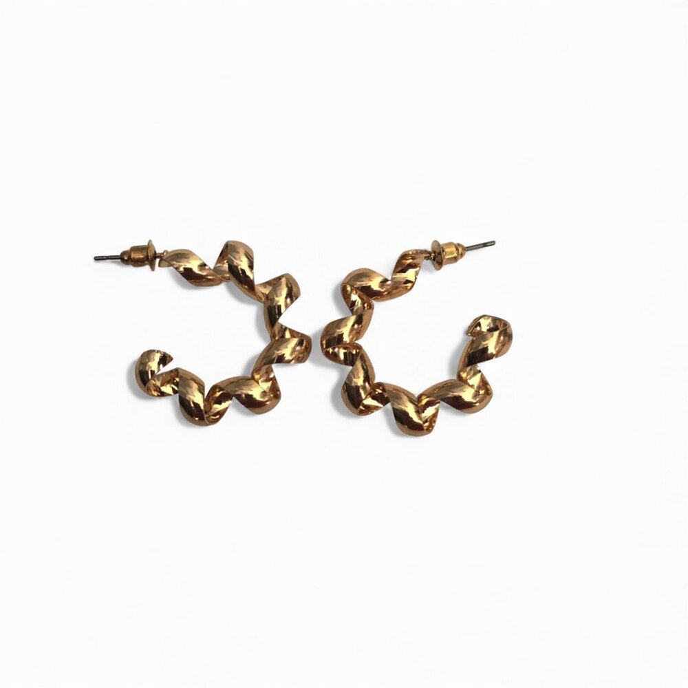 NWT Twisted Gold Plated Hoop Earrings – Textured Spiral Design – Lightweight 1"